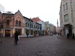 just vid entr�n i gamla stan